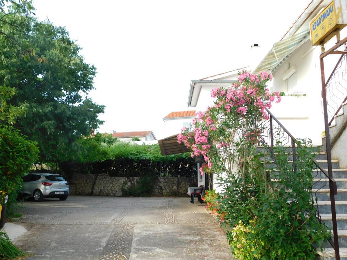 Apartments Marica Krk Town Exterior foto